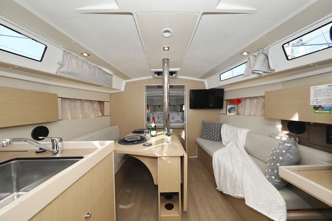 Beneteau Oceanis 38.1 | Angel07