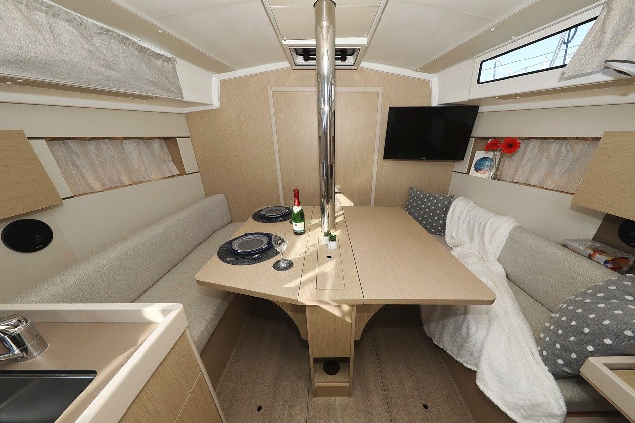 Beneteau Oceanis 38.1 | Angel07