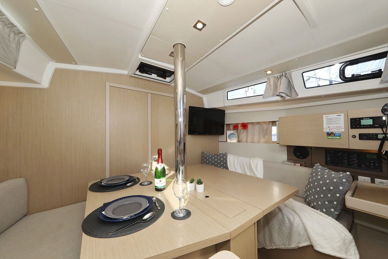 Beneteau Oceanis 38.1 | Angel07