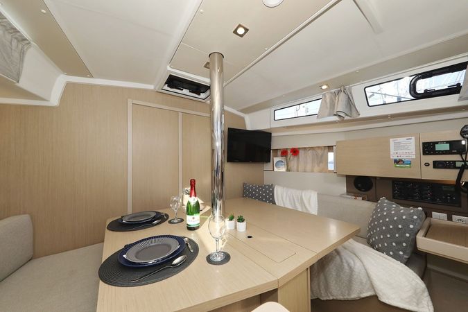 Beneteau Oceanis 38.1 | Angel07