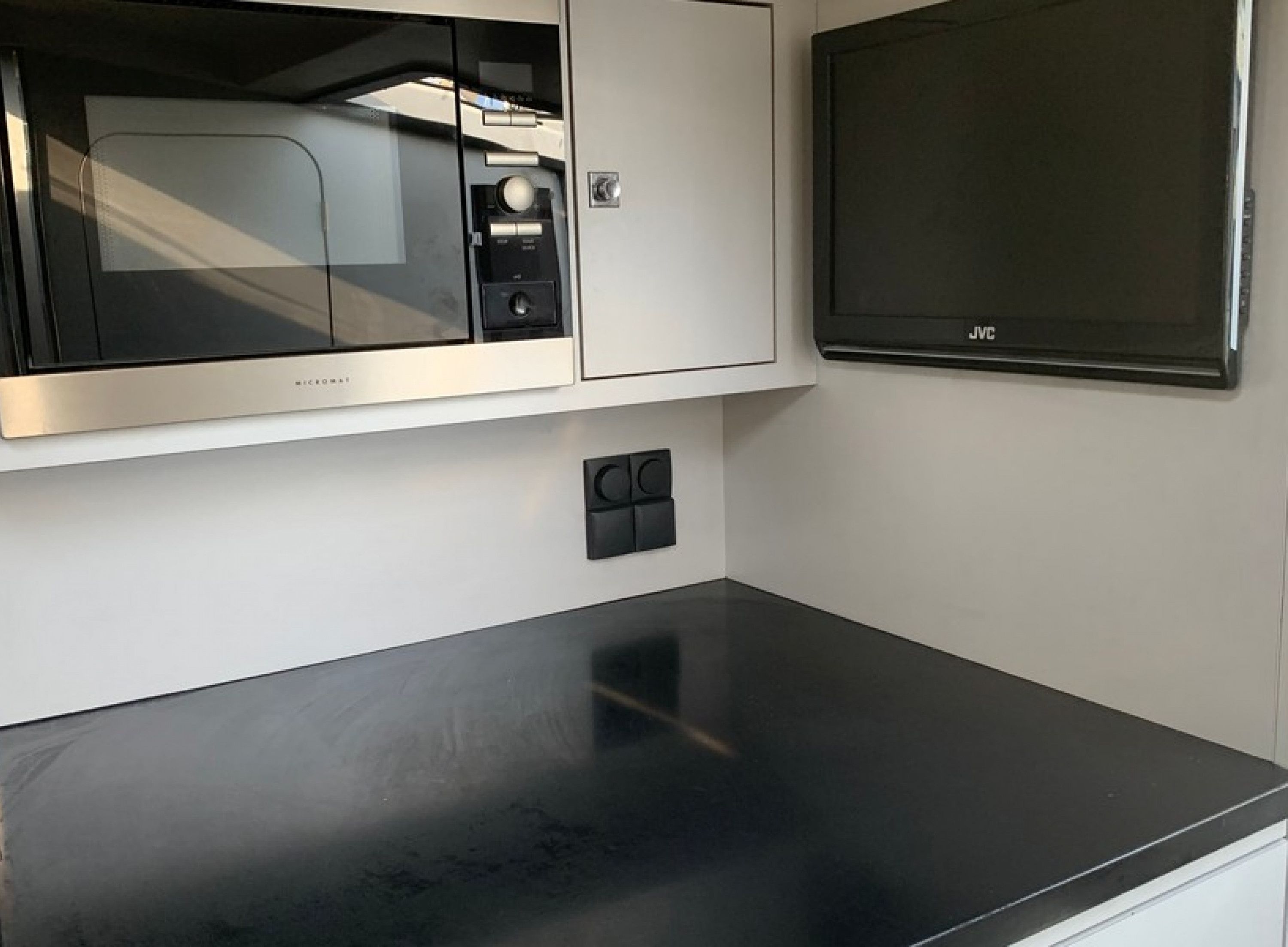 Van Dutch 40 | Smart Ass