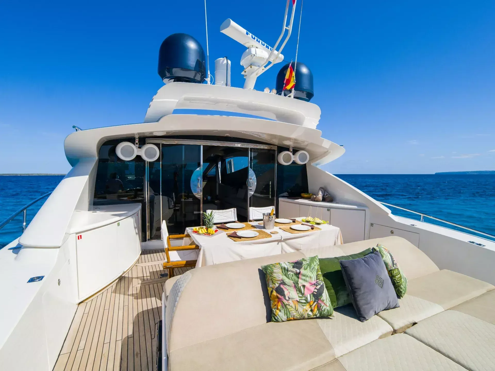 Canados 90 | Funky Town