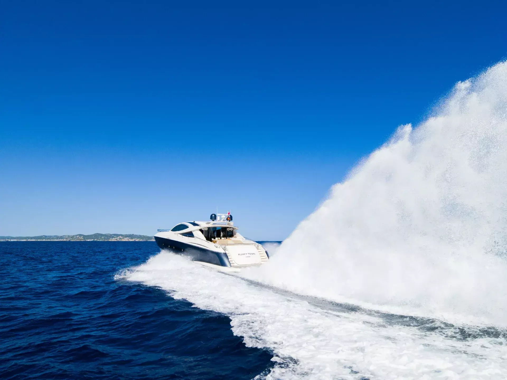 Canados 90 | Funky Town