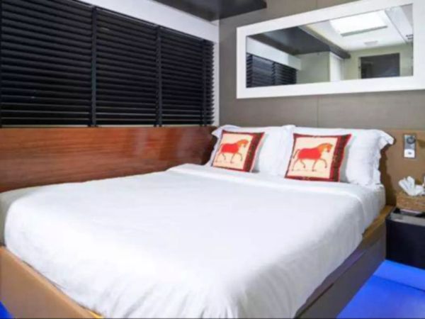 Canados 90 | Funky Town