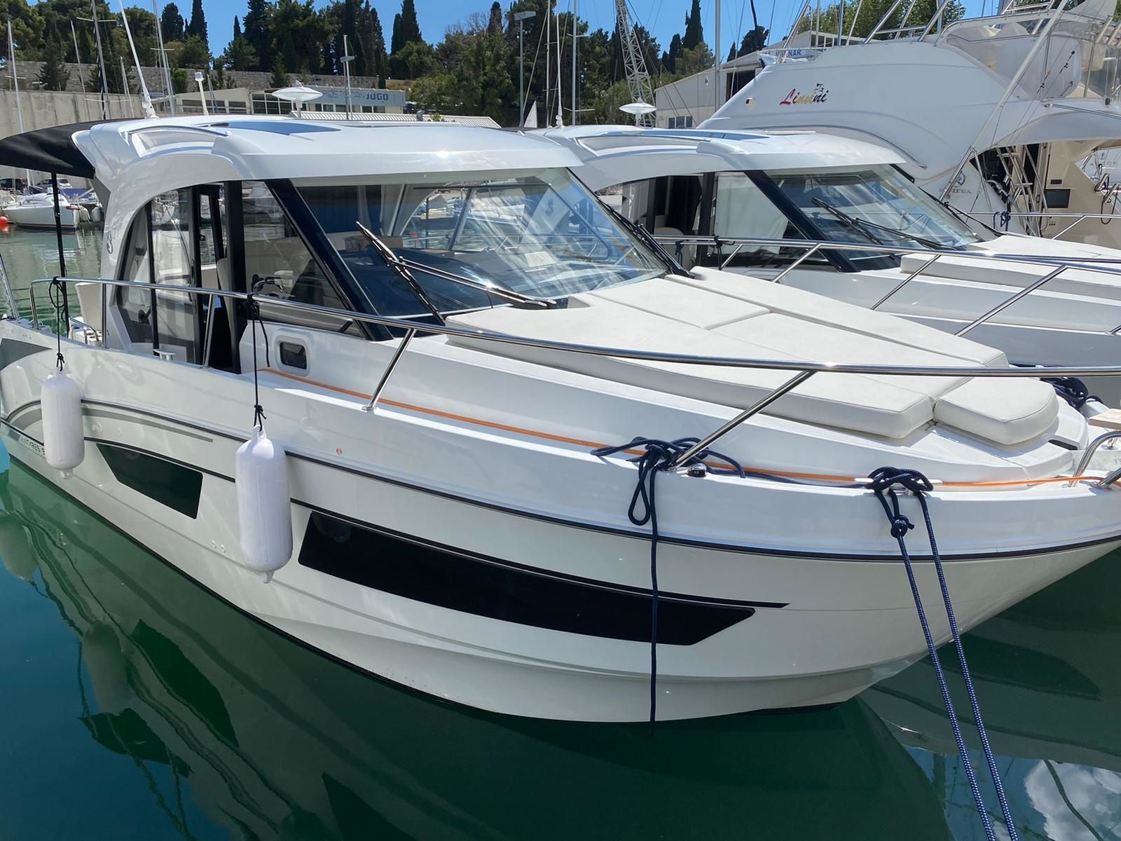 Beneteau Antares 9 | Queen Korina