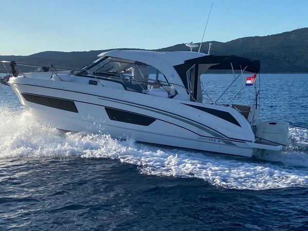 Beneteau Antares 9 | Queen Korina