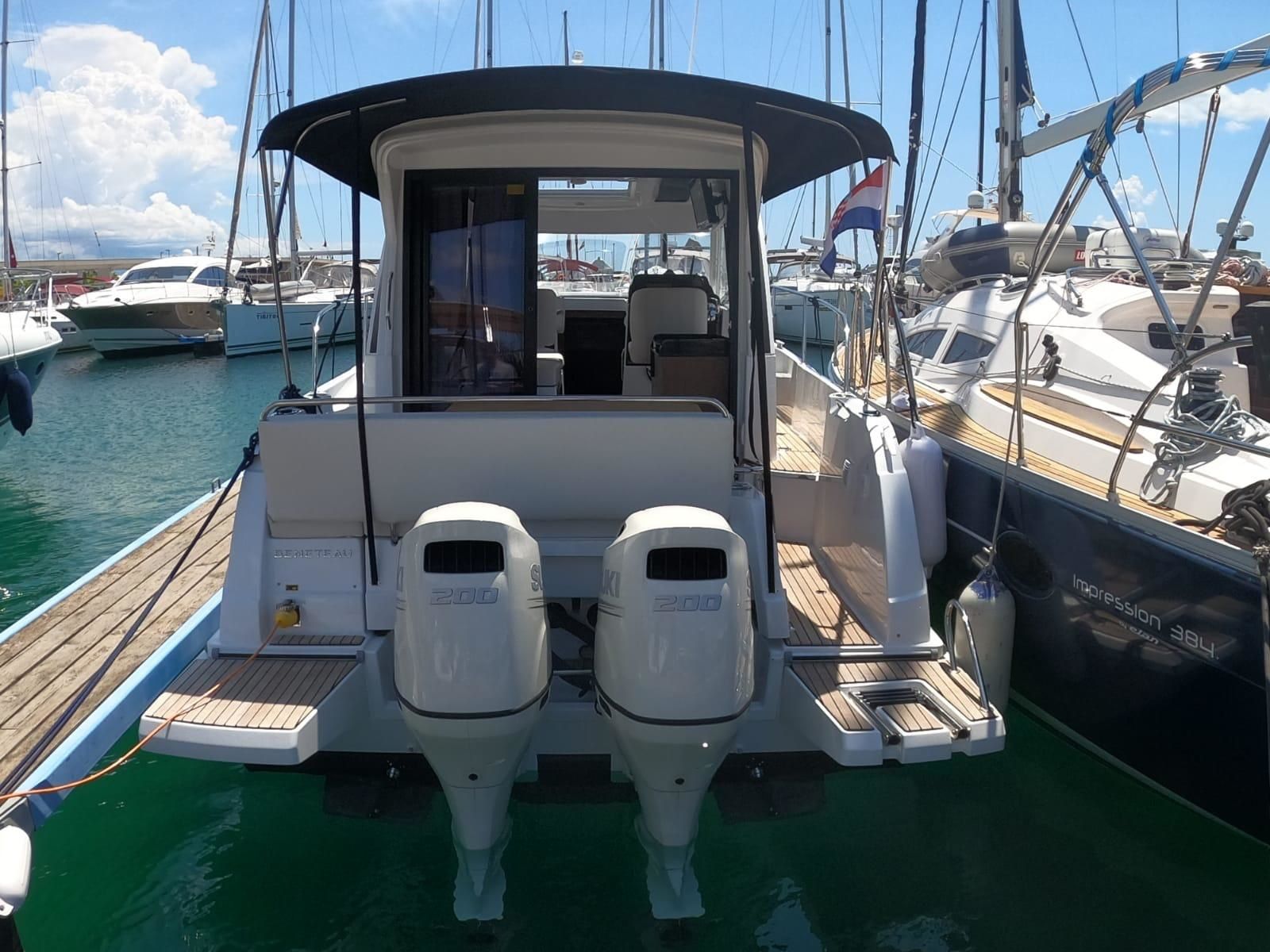 Beneteau Antares 9 | Queen Korina