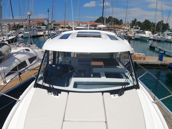 Beneteau Antares 9 | Queen Korina