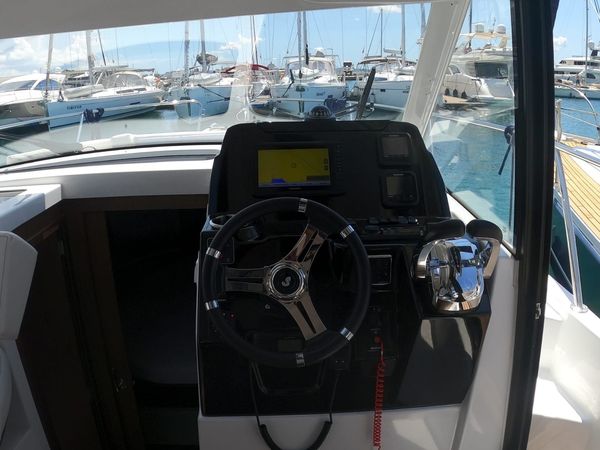 Beneteau Antares 9 | Queen Korina