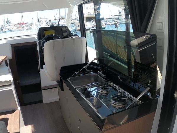 Beneteau Antares 9 | Queen Korina