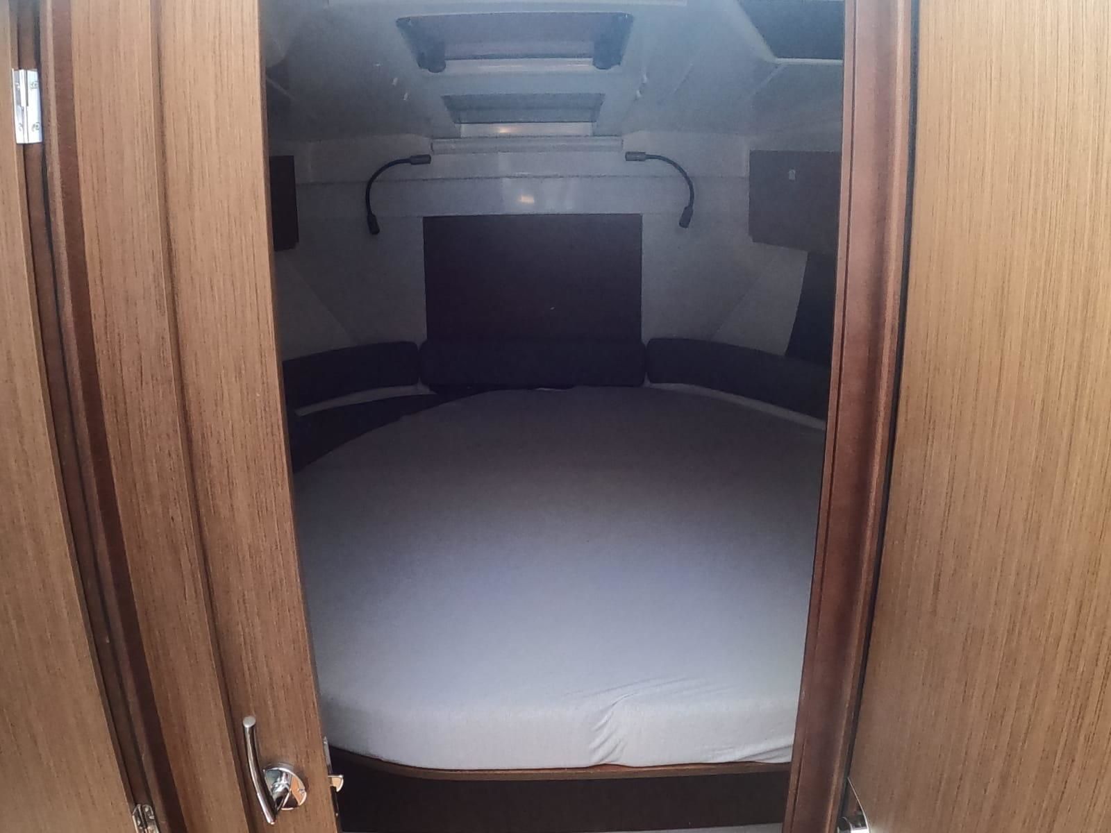 Beneteau Antares 9 | Queen Korina