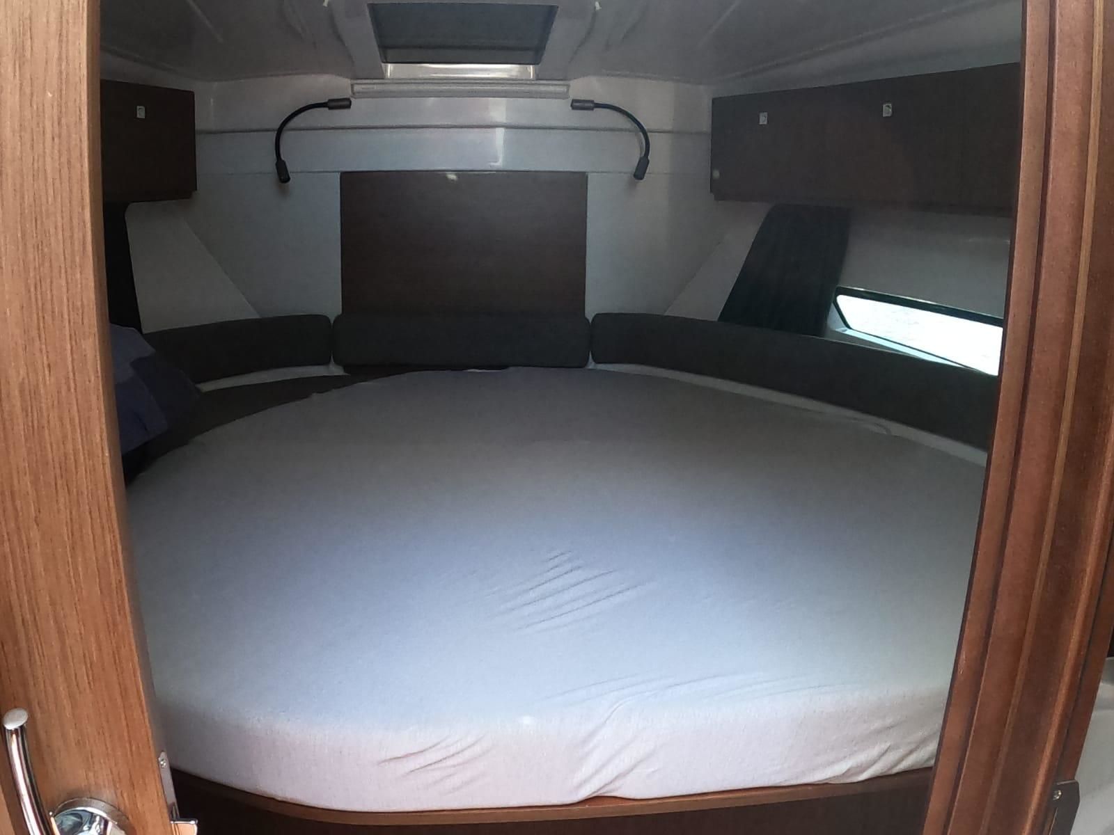 Beneteau Antares 9 | Queen Korina