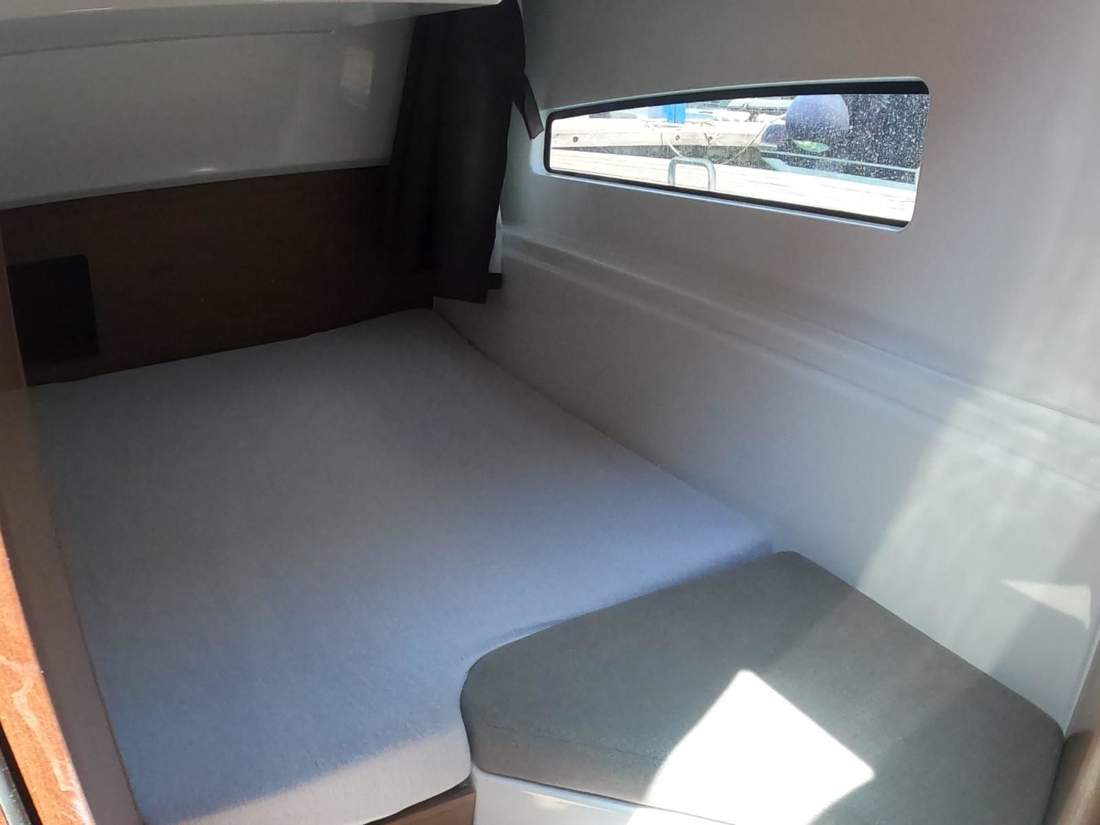 Beneteau Antares 9 | Queen Korina