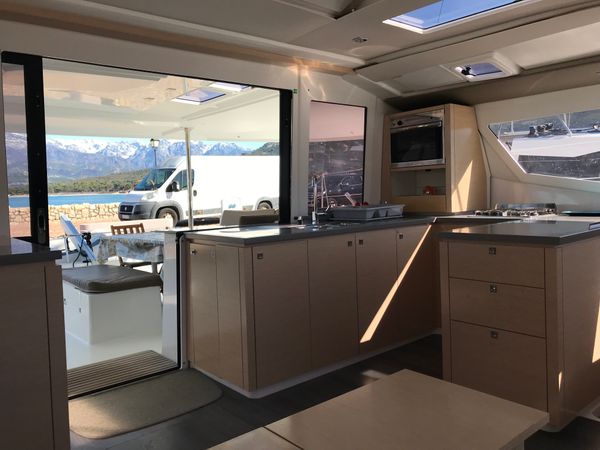 Fountaine Pajot Helia 44 | Lucky Lucas