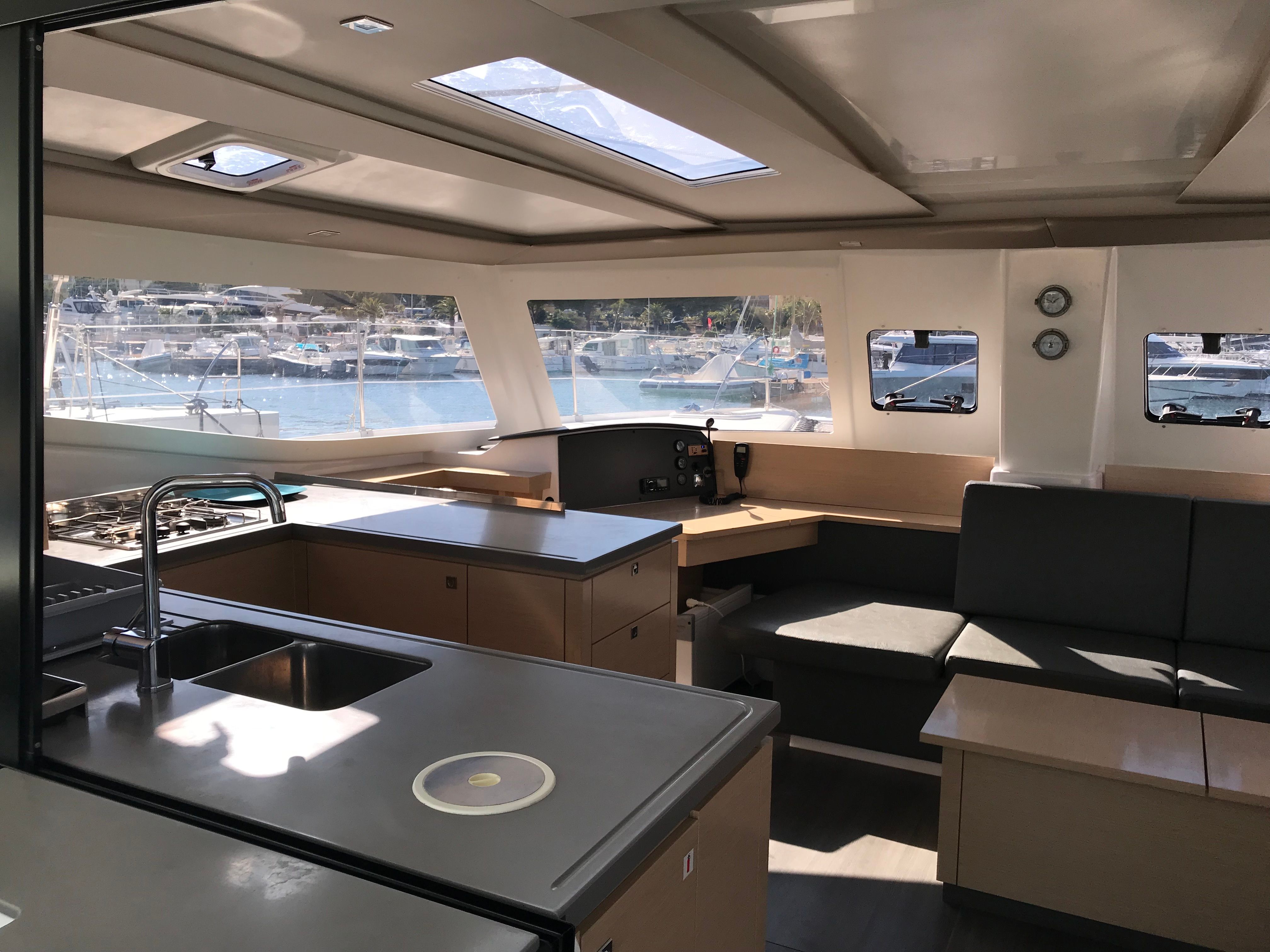 Fountaine Pajot Helia 44 | Lucky Lucas