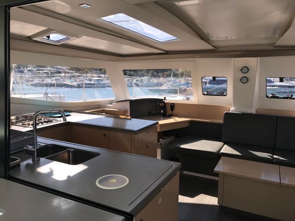 Fountaine Pajot Helia 44 | Lucky Lucas