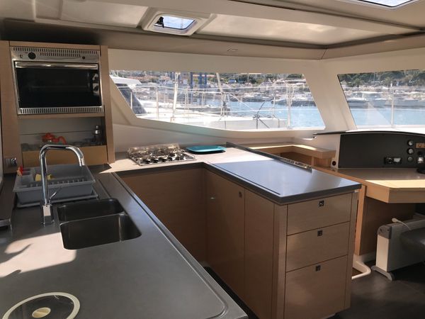 Fountaine Pajot Helia 44 | Lucky Lucas