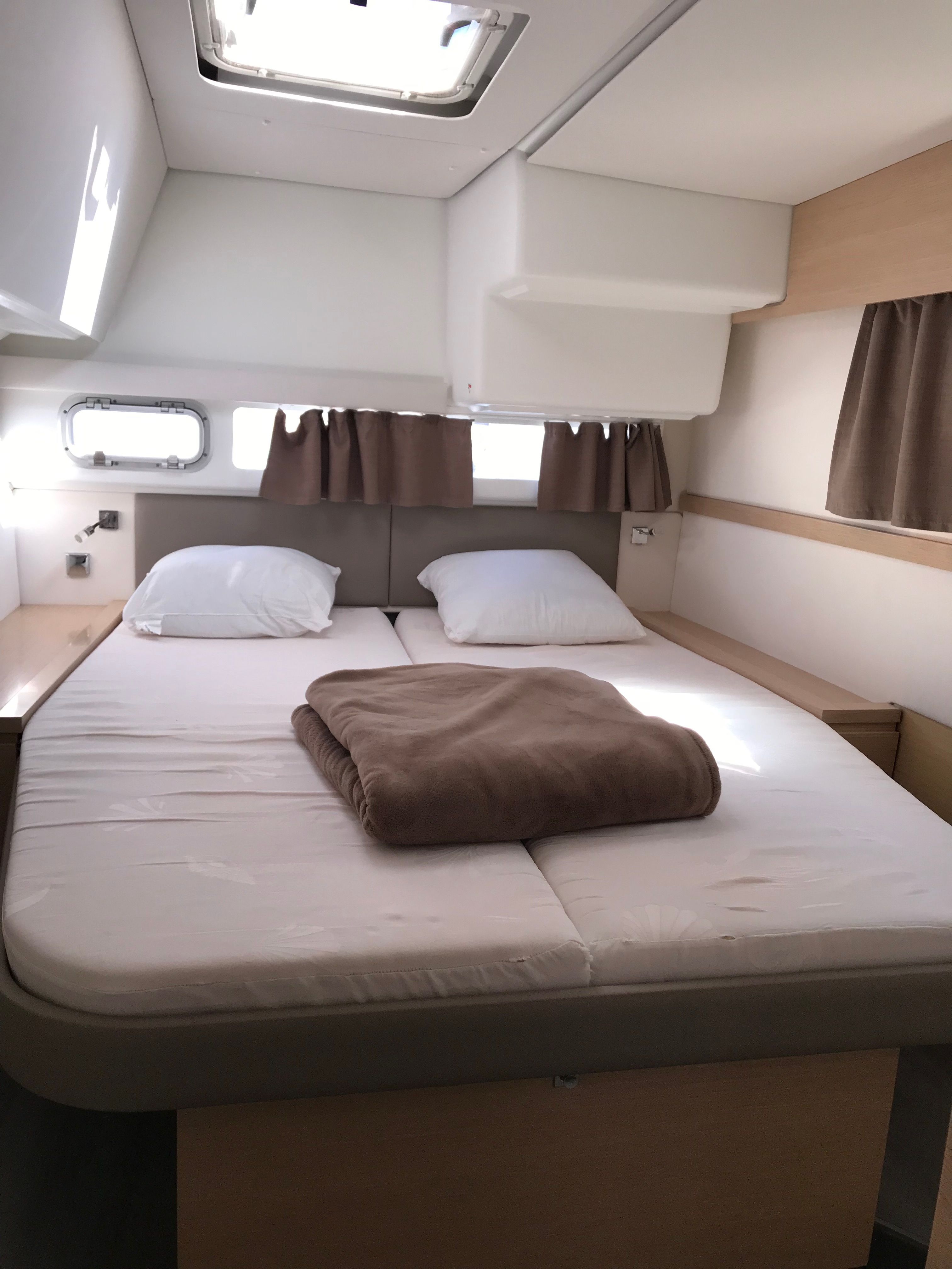Fountaine Pajot Helia 44 | Lucky Lucas