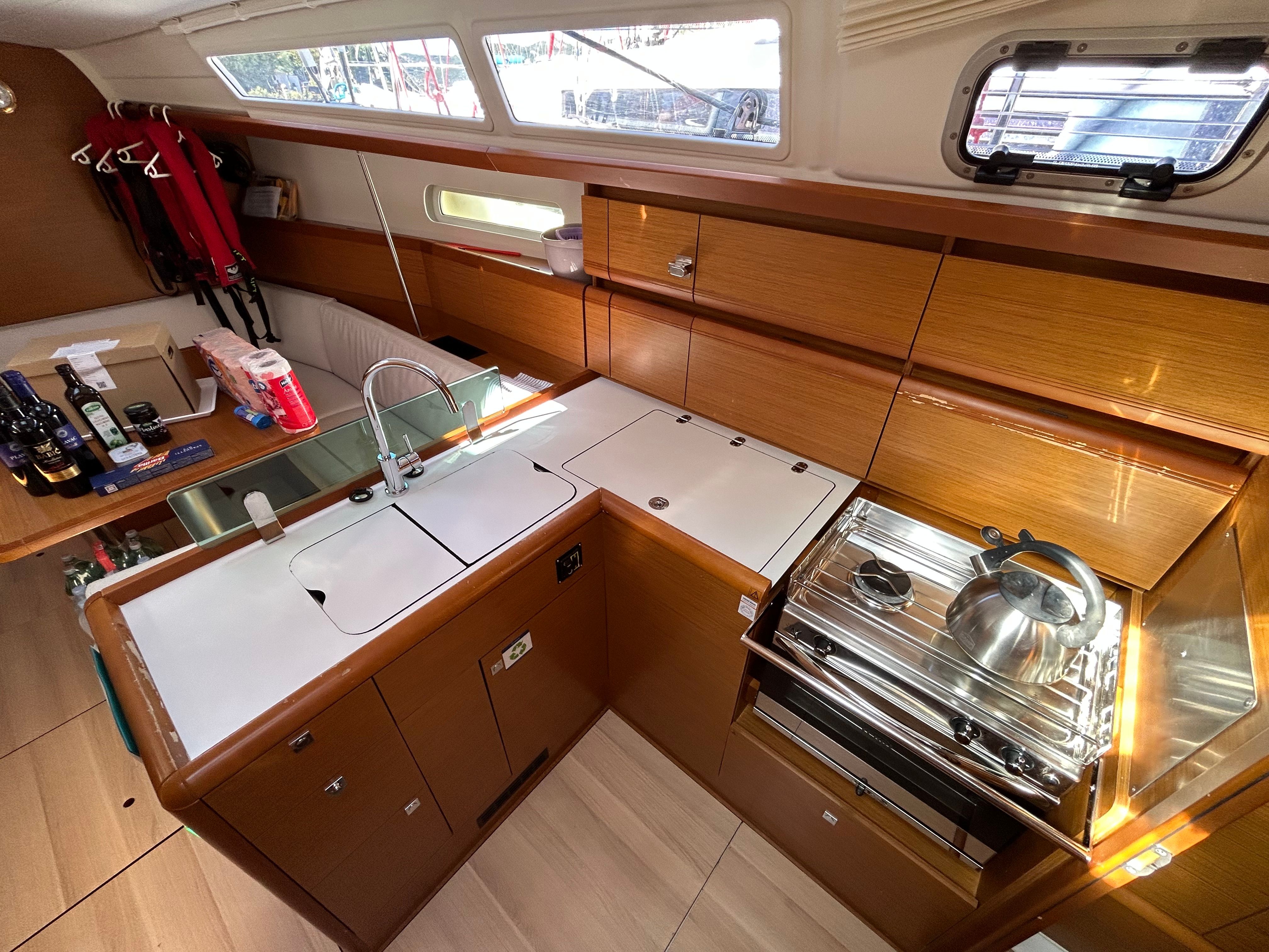 Jeanneau Sun Odyssey 389 | Sunsail 20
