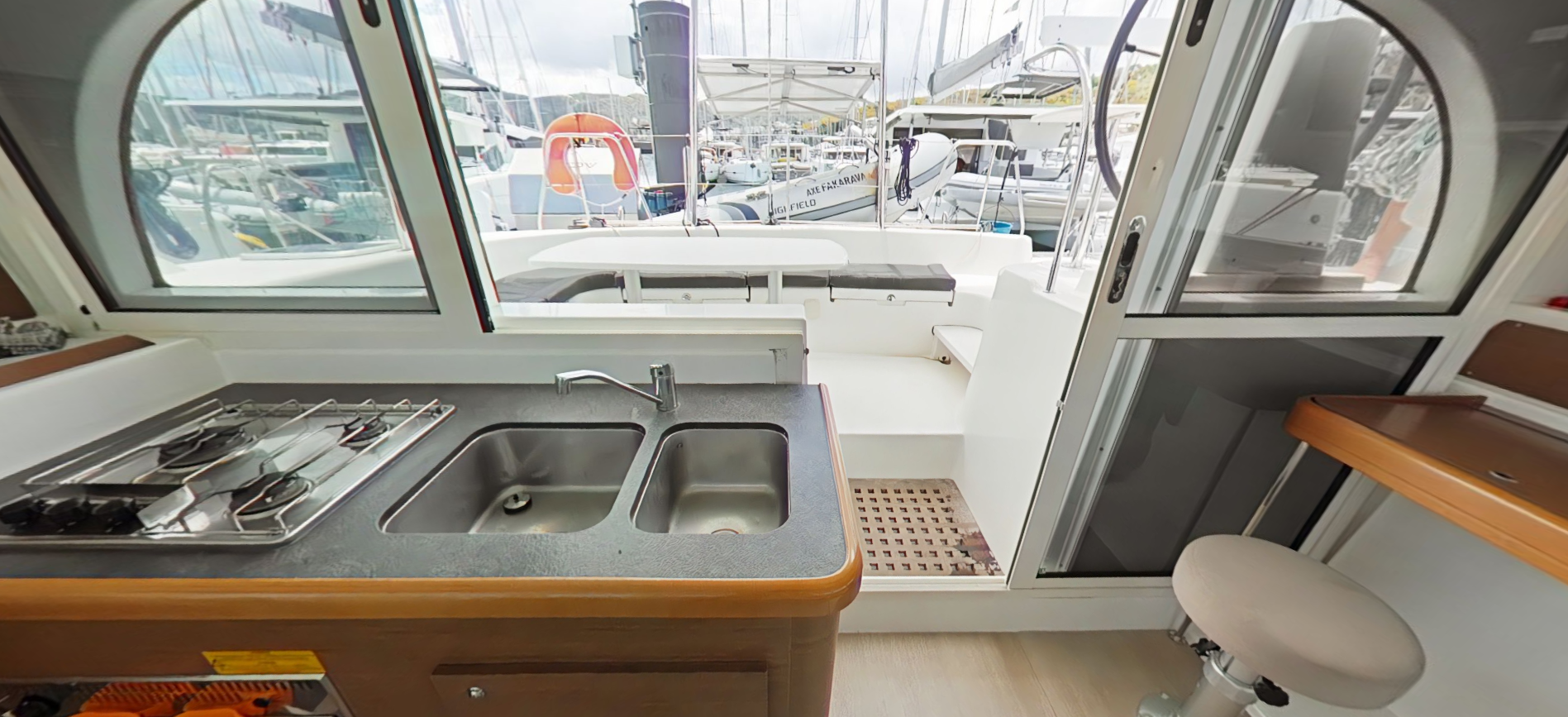 Lagoon 380 | Fakarava
