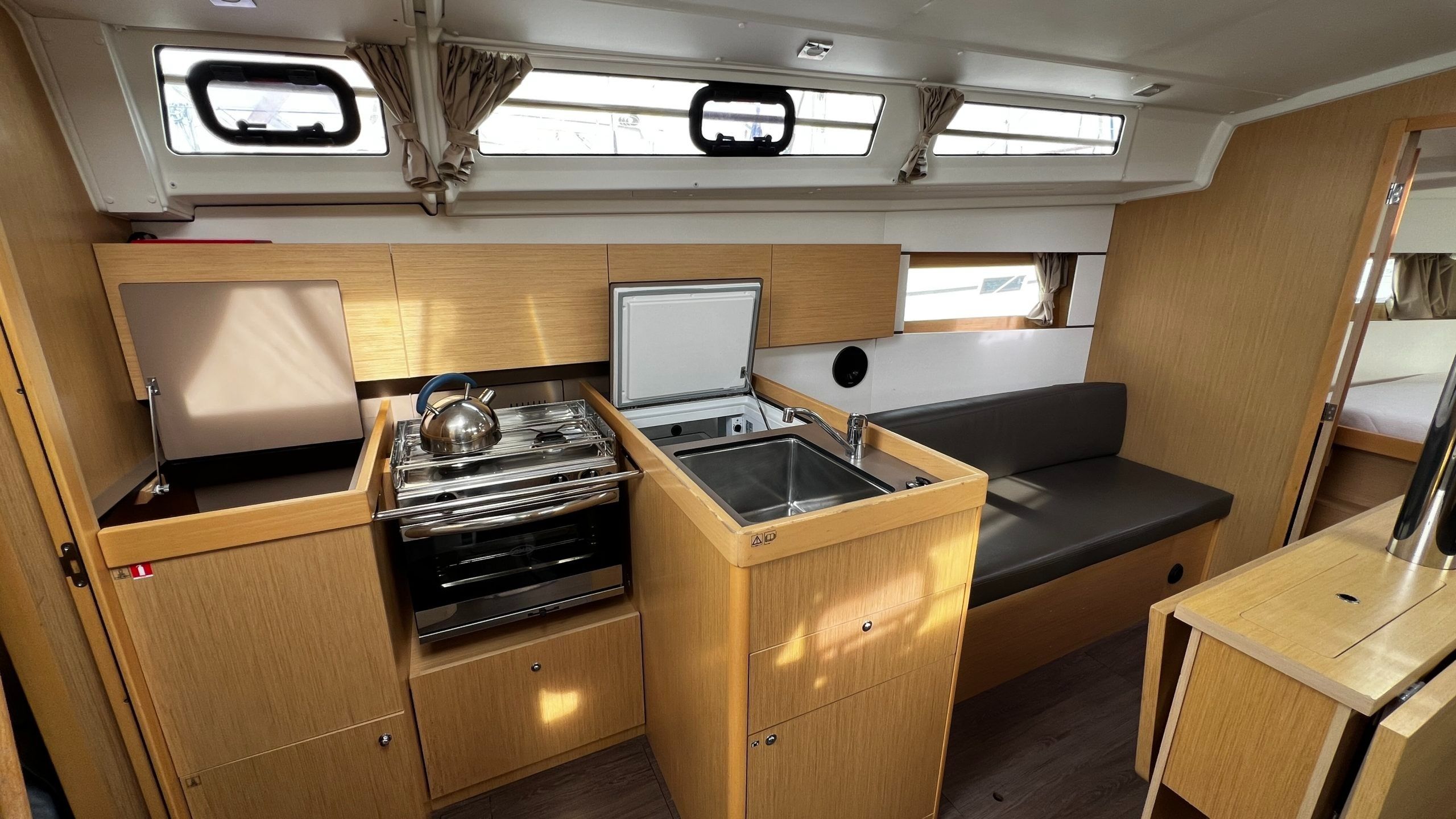 Beneteau Oceanis 38.1 | Houat Else