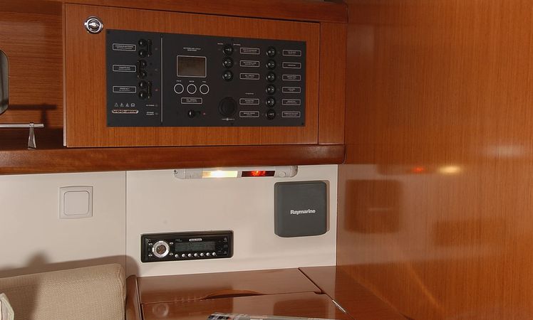 Beneteau Oceanis 34 | Dizzy Lizzy