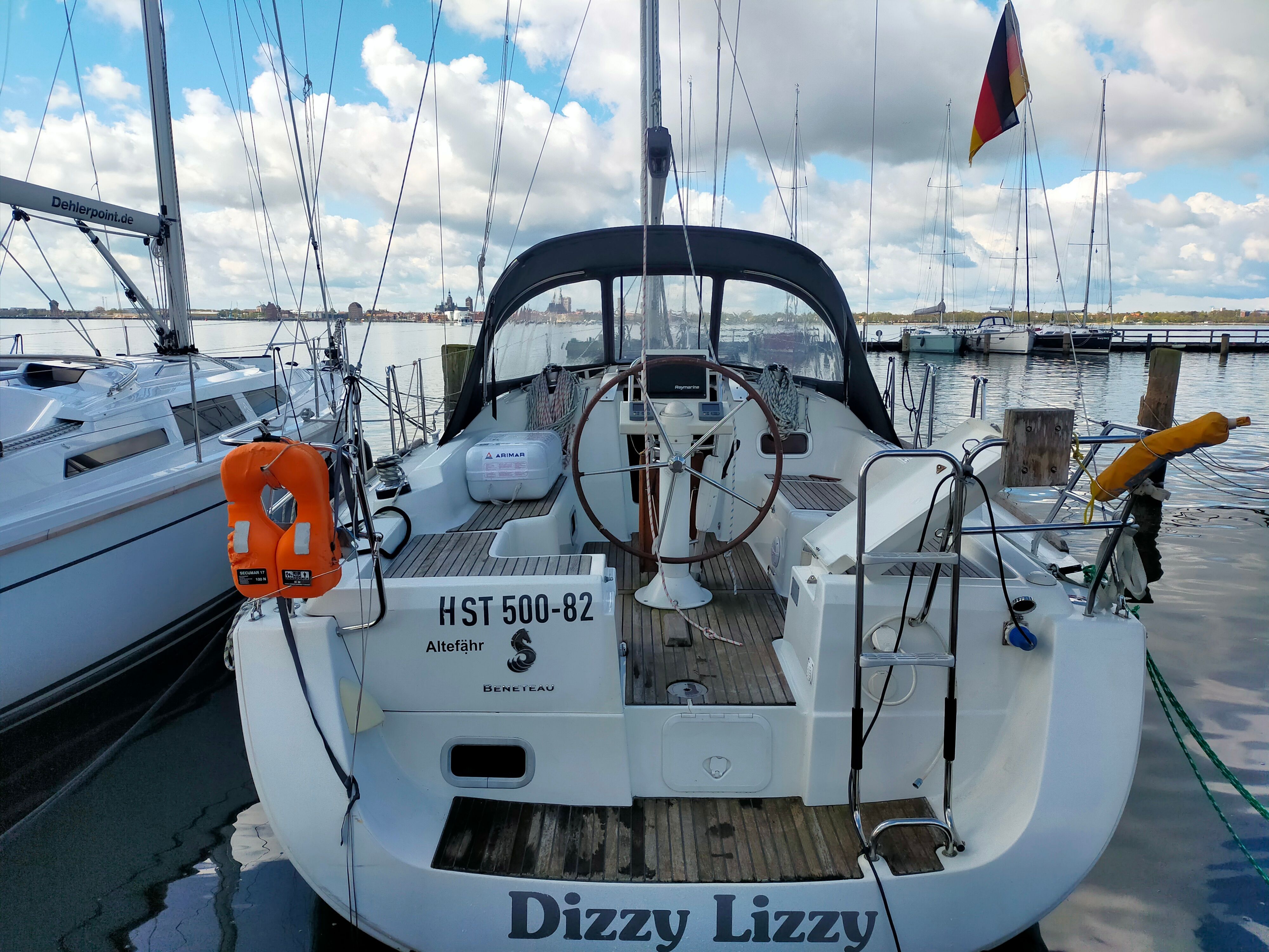 Beneteau Oceanis 34 | Dizzy Lizzy