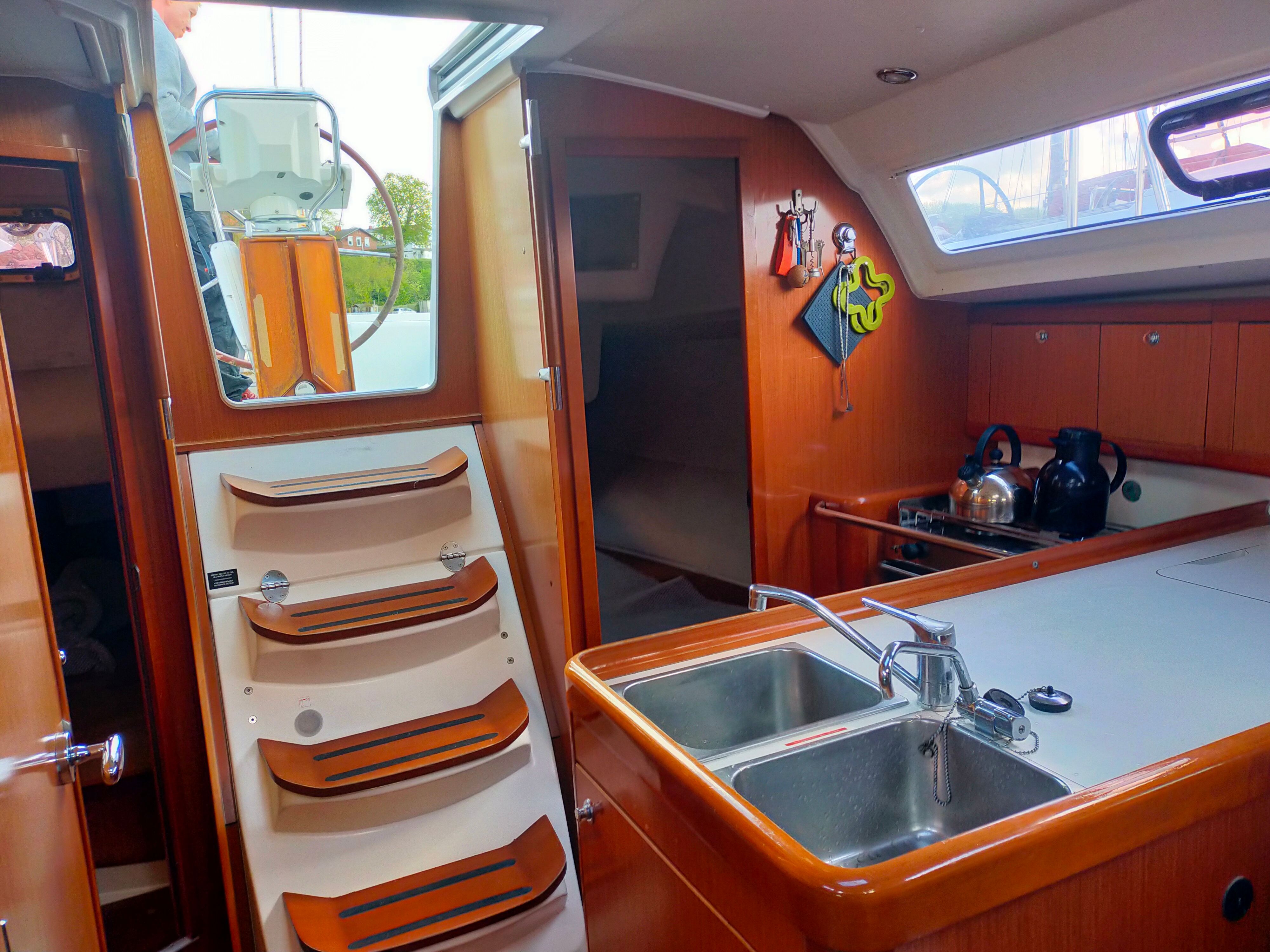 Beneteau Oceanis 34 | Dizzy Lizzy