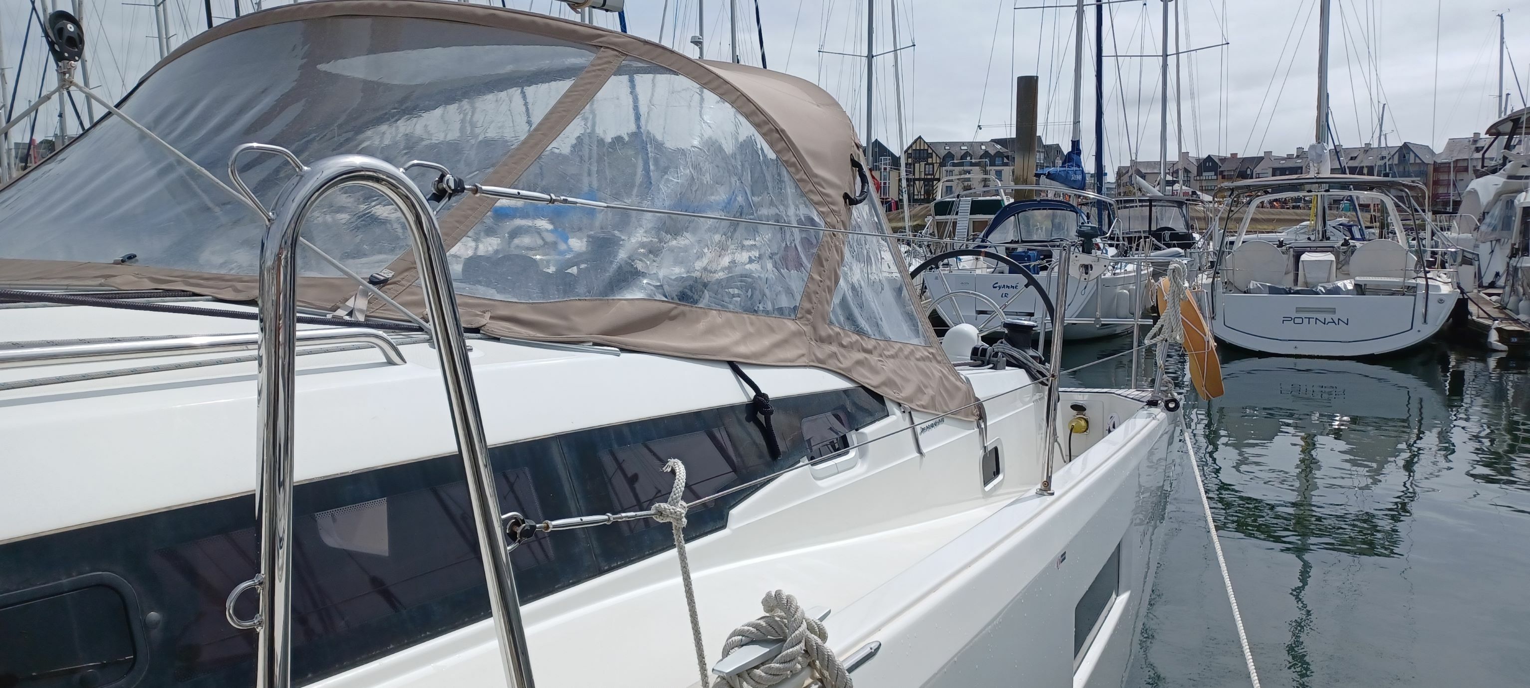 Jeanneau Sun Odyssey 410 | Black Star 2