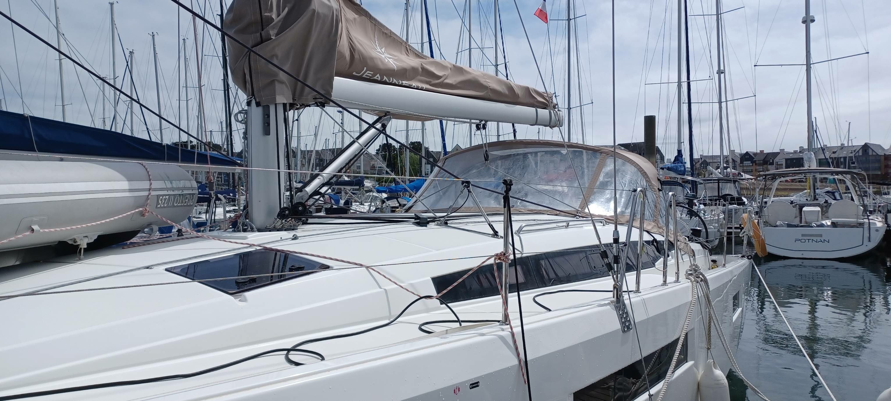 Jeanneau Sun Odyssey 410 | Black Star 2