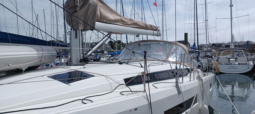 Jeanneau Sun Odyssey 410 | Black Star 2