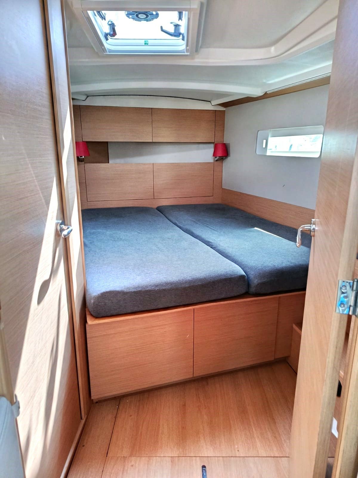 Jeanneau Sun Odyssey 410 | Black Star 2