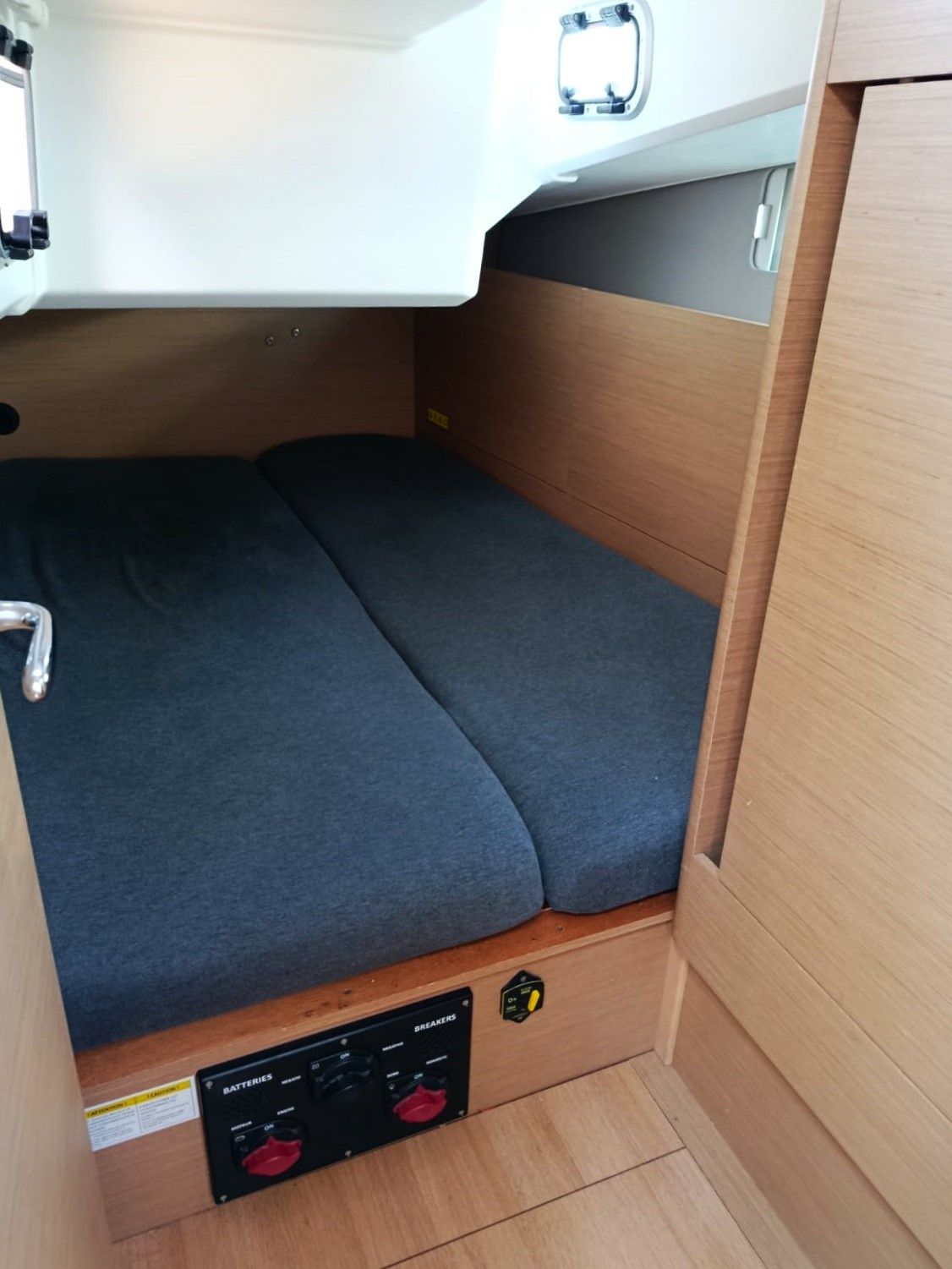 Jeanneau Sun Odyssey 410 | Black Star 2