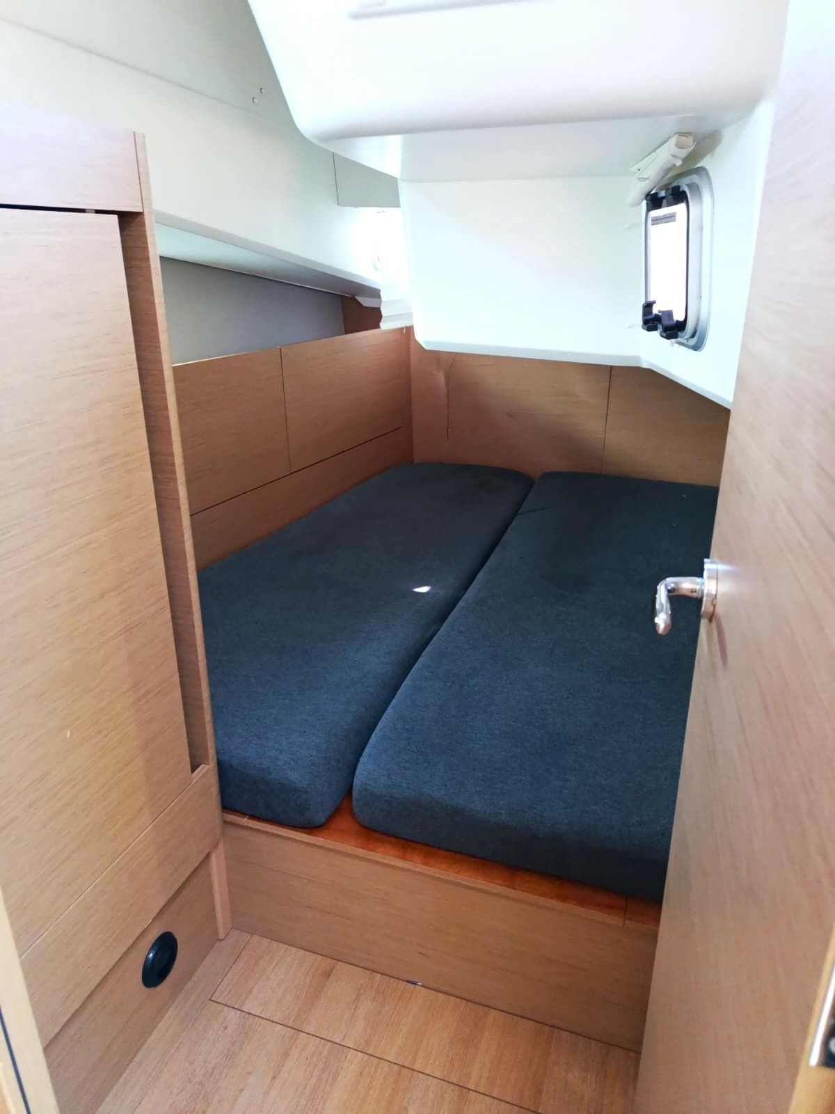 Jeanneau Sun Odyssey 410 | Black Star 2