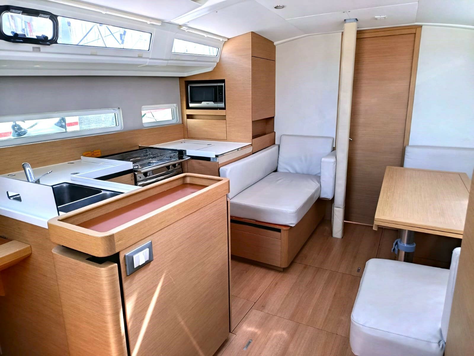 Jeanneau Sun Odyssey 410 | Black Star 2