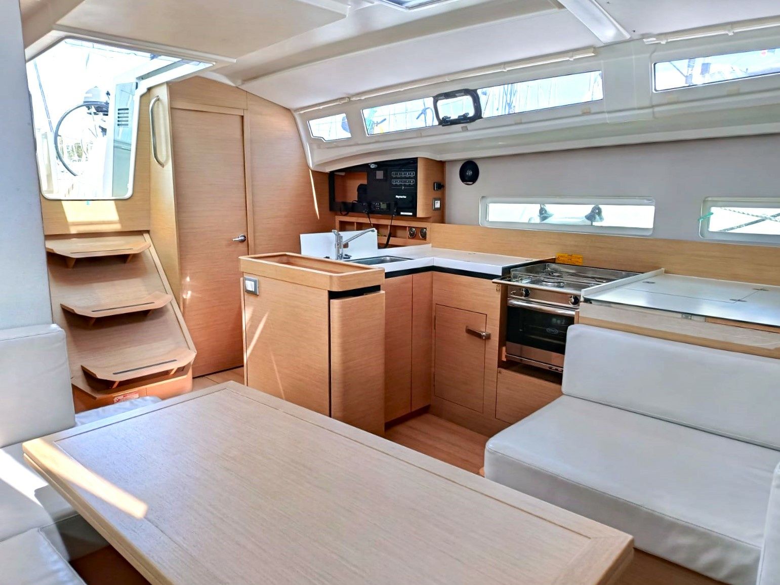 Jeanneau Sun Odyssey 410 | Black Star 2