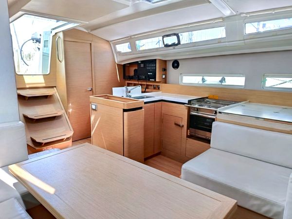Jeanneau Sun Odyssey 410 | Black Star 2
