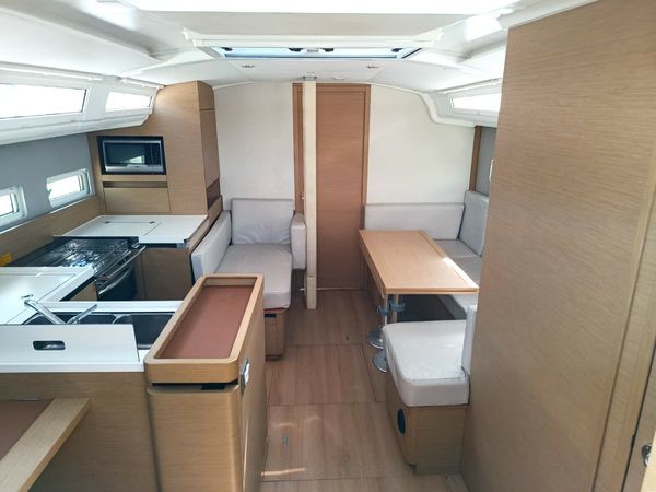 Jeanneau Sun Odyssey 410 | Black Star 2