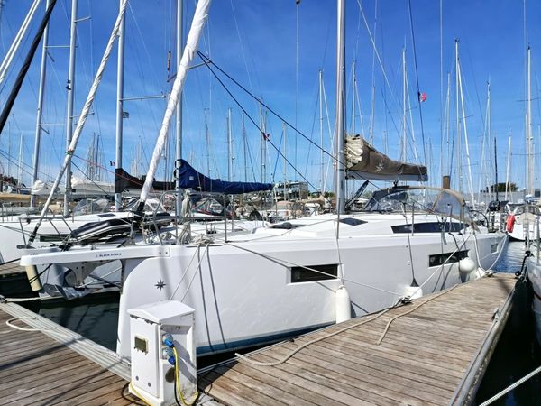 Jeanneau Sun Odyssey 410 | Black Star 2