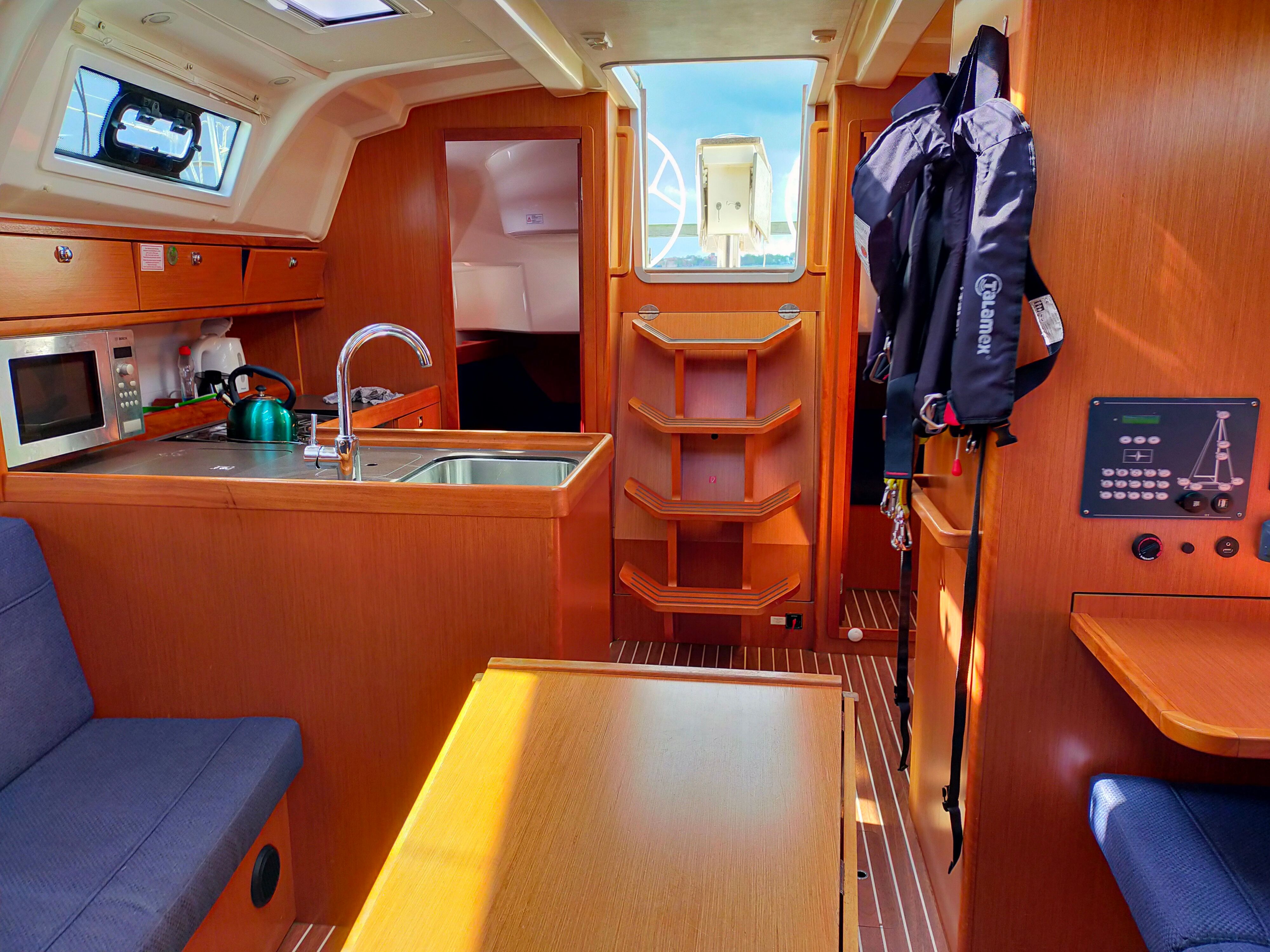 Bavaria Cruiser 37 | Blue Passion