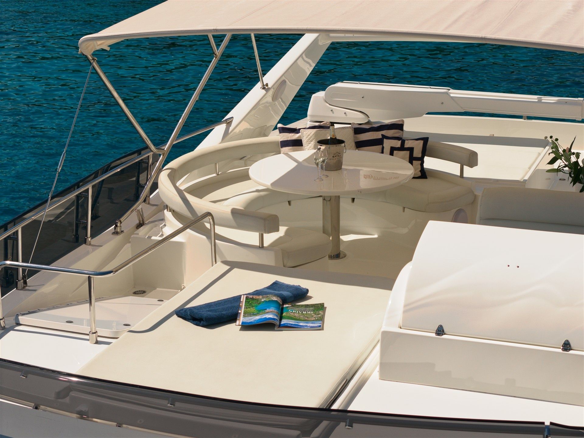 Ferretti 681 | Dominique