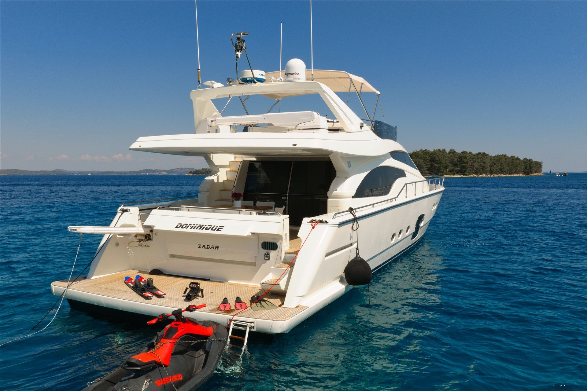 Ferretti 681 | Dominique