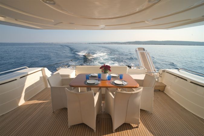 Ferretti 681 | Dominique