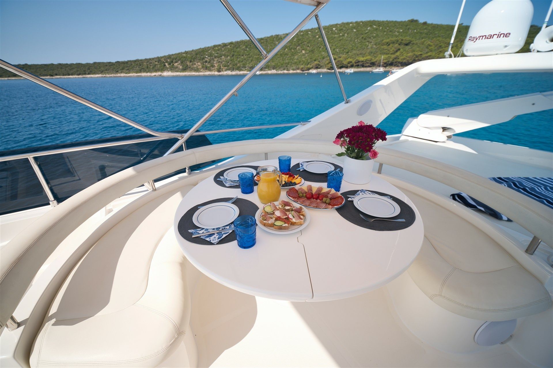 Ferretti 681 | Dominique