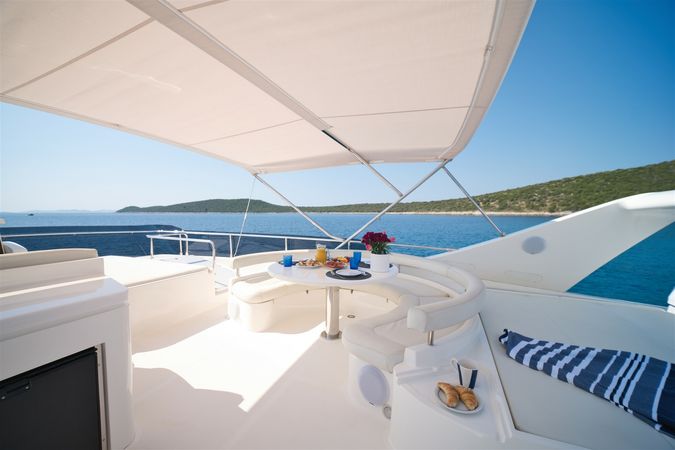 Ferretti 681 | Dominique