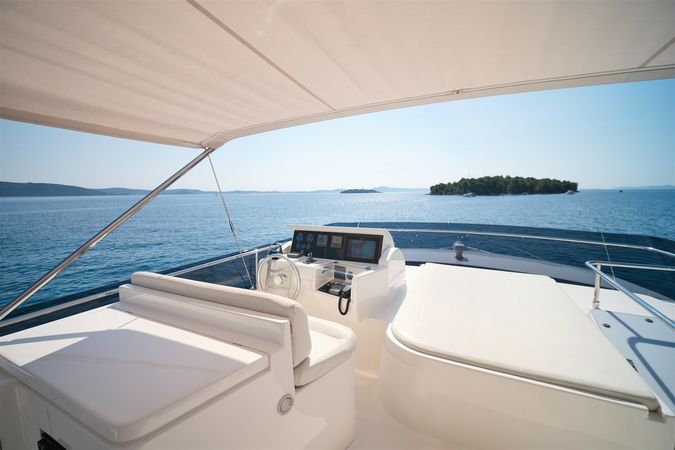 Ferretti 681 | Dominique