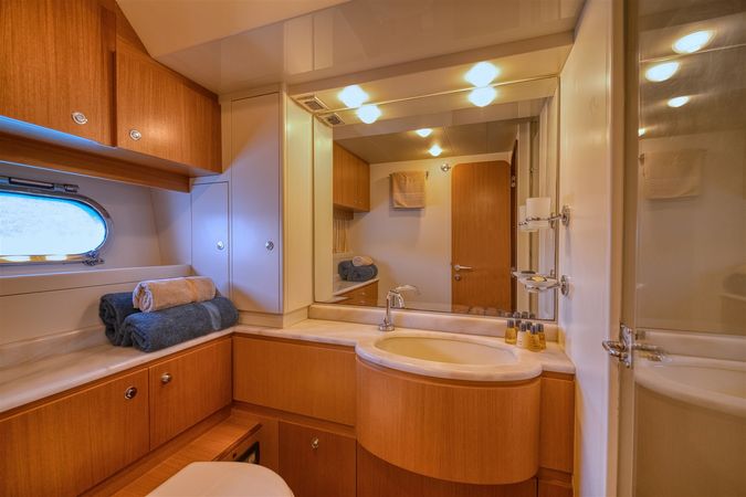 Ferretti 681 | Dominique