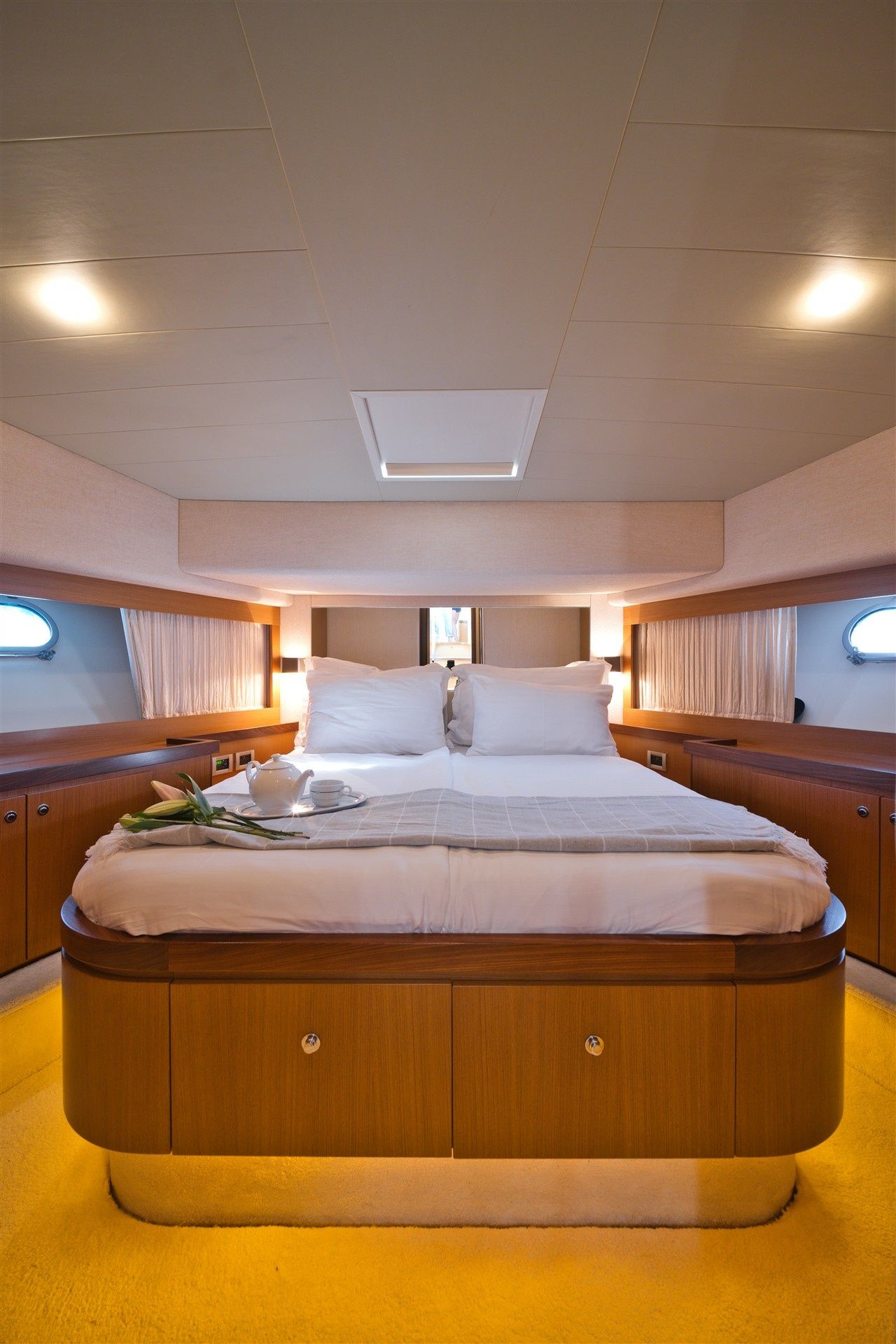 Ferretti 681 | Dominique