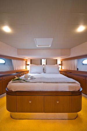 Ferretti 681 | Dominique