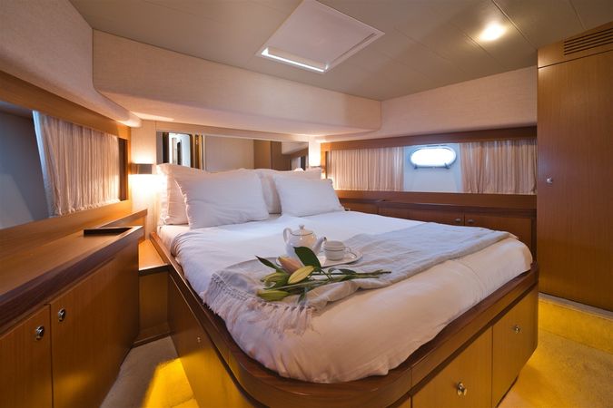 Ferretti 681 | Dominique